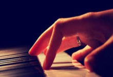 虎扑体育官网：官方：加斯帕里尼停赛1场，亚特兰大因球迷投掷烟雾弹被罚款8千欧.